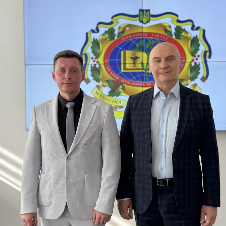 У зв’язку із закінченням строку дії контракту Сергій Миколайович Смірнов припинив повноваження ректора Луганського державного медичного університету